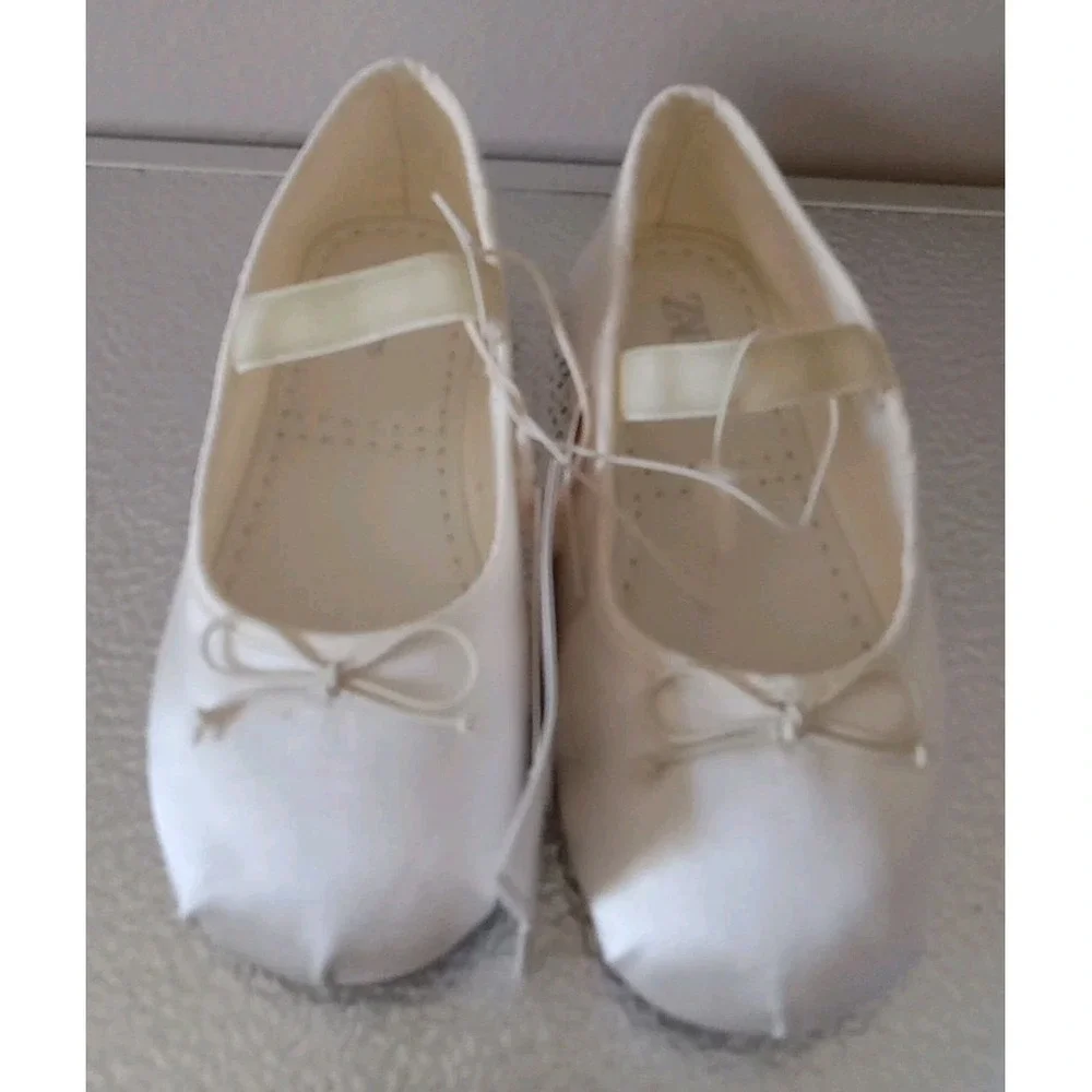 Zara Girl Satin Ivory Strap Ballerina Style Kids Shoes Size‎ 9 (25)